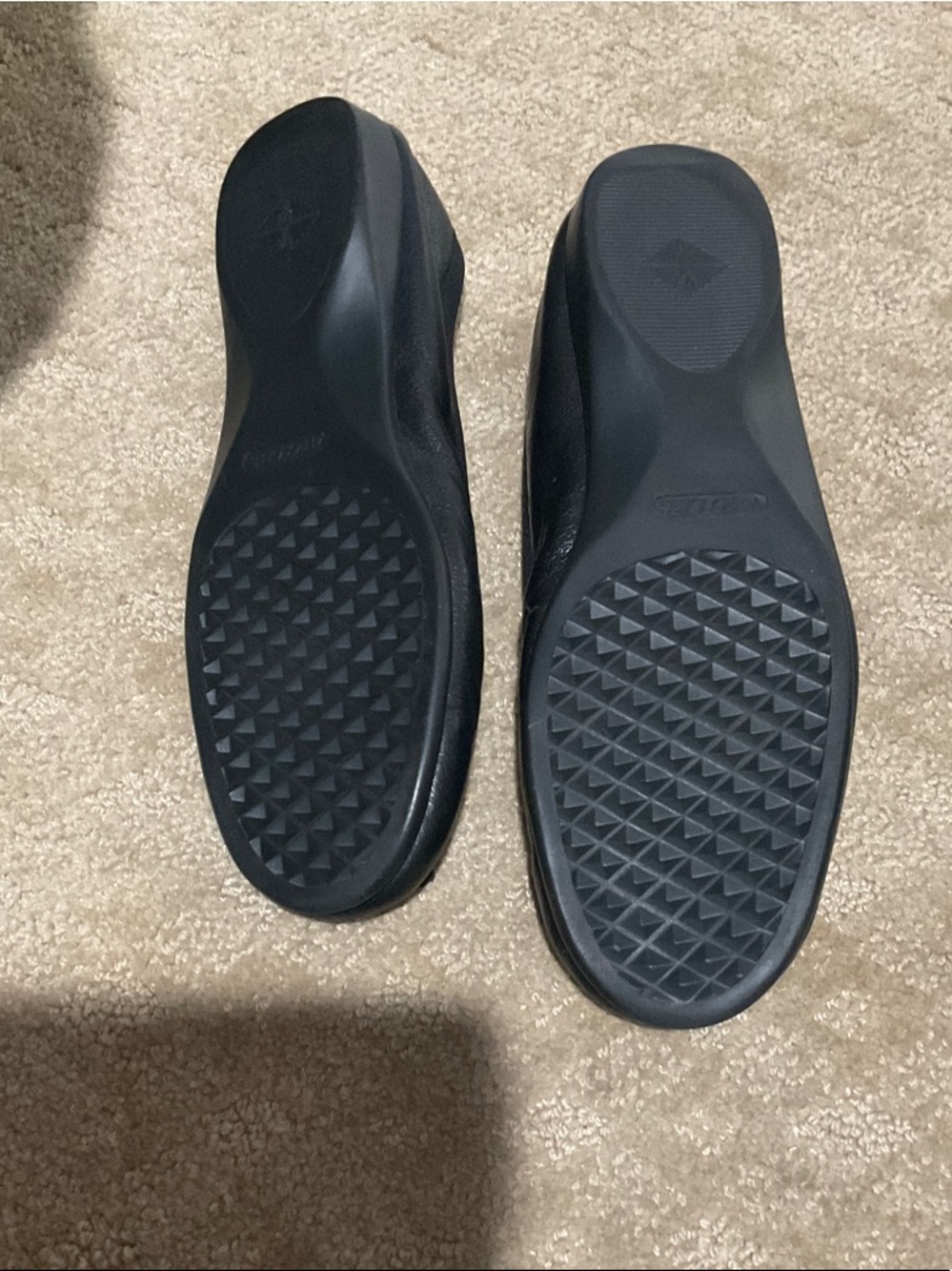 AEROSOLES Black Leather Bow Flats - Picture 7 of 7